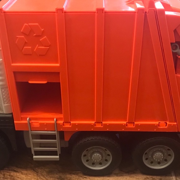Driven - Recycling Trash Truck - Picture 2 of 2